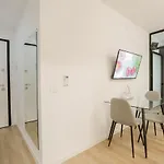 Miku Apartment-Adorable Apartment At Wilson Squear